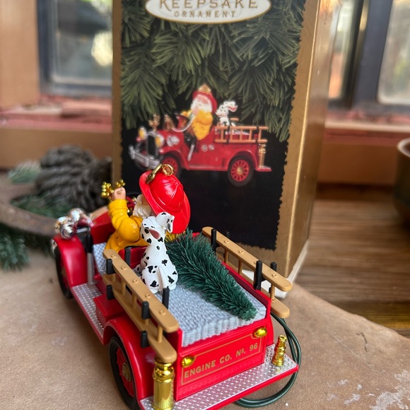 Hallmark North Pole Volunteers Fire Truck Santa Keepsake Ornament New in Box - Picture 4 of 10